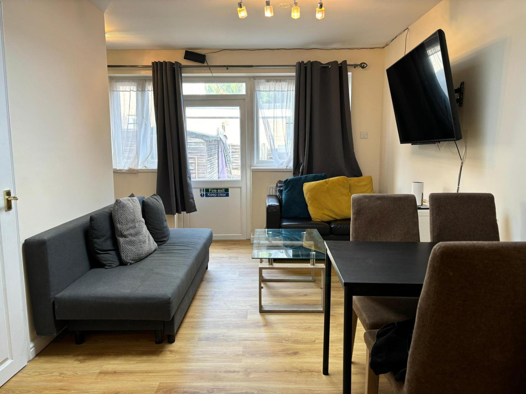 London Deluxe 6 Bedroom House Dagenham Luaran gambar